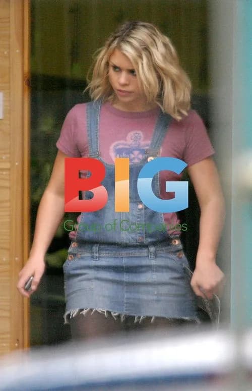 Billie Piper on Doctor Who set
