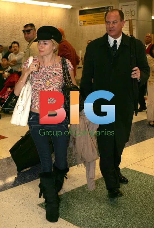 Sienna Miller Arrives at JFK Amid Paparazzi
