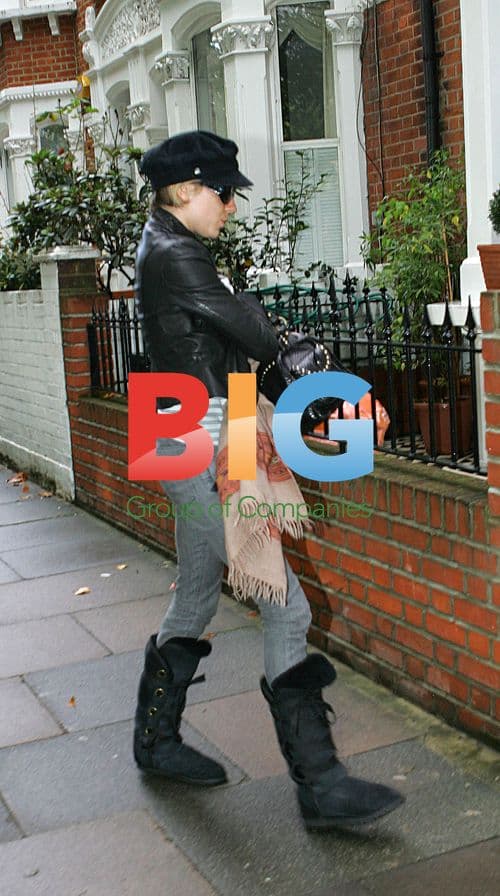 Sienna Miller Arriving Home