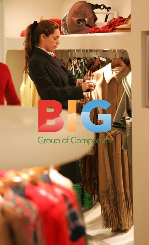 Kelly Brook Shopping in London