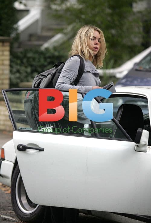 Billie Piper Leaves Home in Porsche