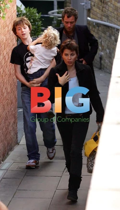 Jude Law and Sadie Frost Leave North London Restaurant