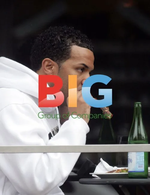 Craig David Enjoys Lunch with Friend in North London