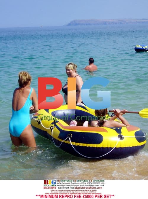 Fern Britton and Phil Vickery on beach holiday