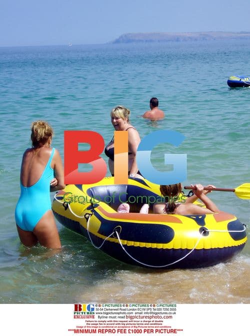 Fern Britton and Phil Vickery on beach holiday