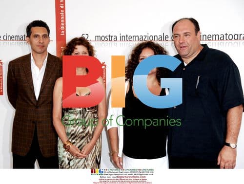 Director and cast at 'Romance and Cigarettes' photocall