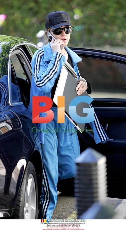 Madonna arrives at gym in sling