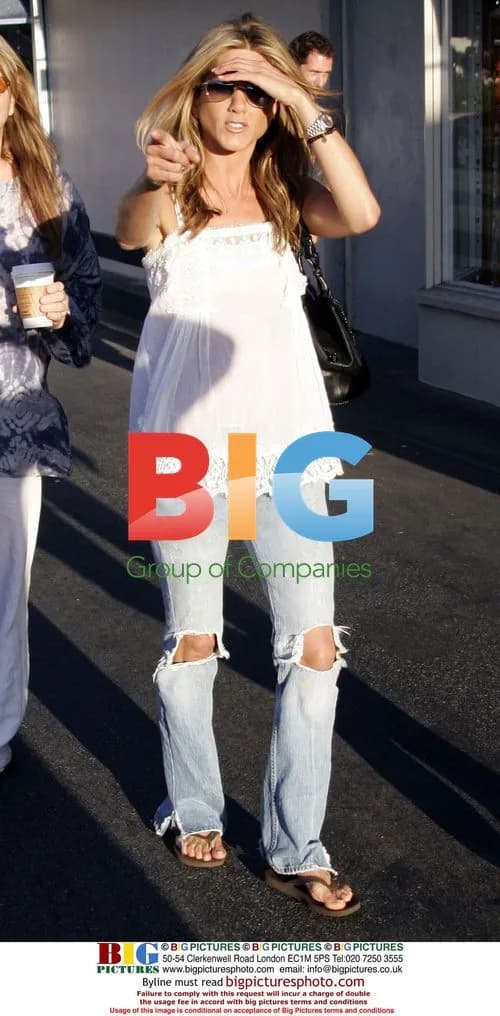 Jennifer Aniston Shops at Planet Blue in Malibu