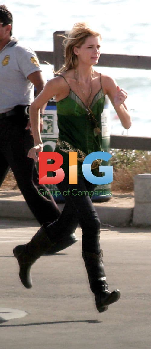 Mischa Barton and Rachel Bilson on "The OC" set