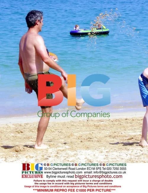 Fern Britton and Phil Vickery on beach