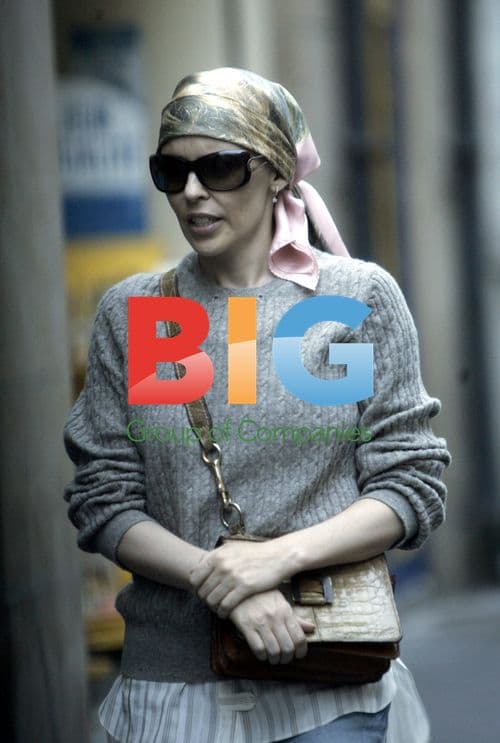 Kylie Minogue Shopping with Mom and Boyfriend in Paris