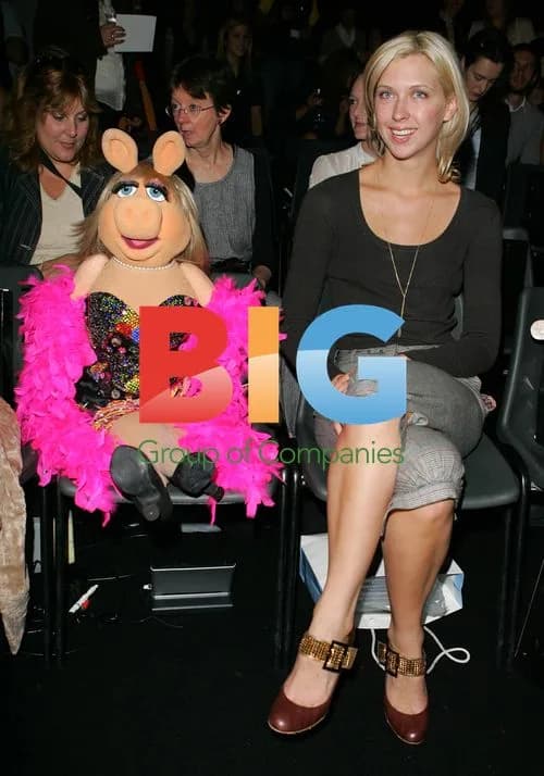 Miss Piggy and Margot Stilley at Julien McDonald Show