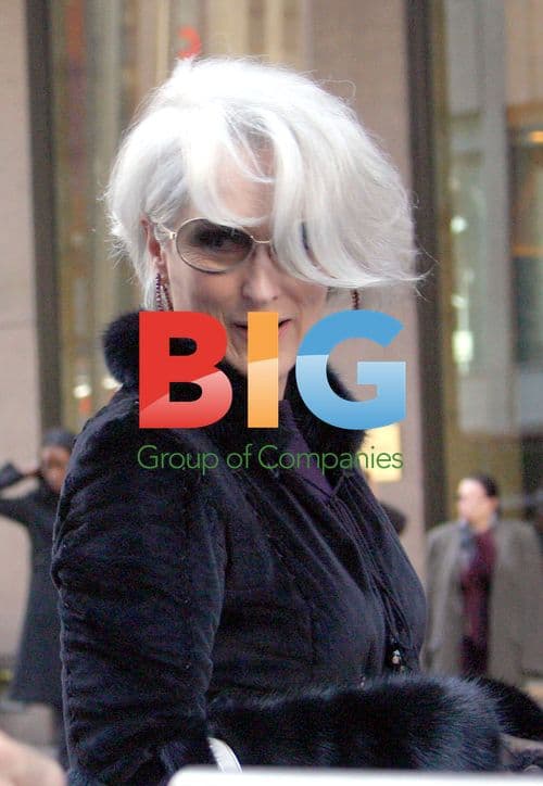 Meryl Streep and Ann Hathaway on set of "The Devil Wears Prada"