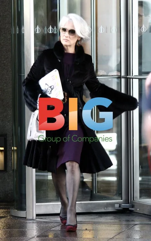 Meryl Streep and Ann Hathaway on set of "The Devil Wears Prada"