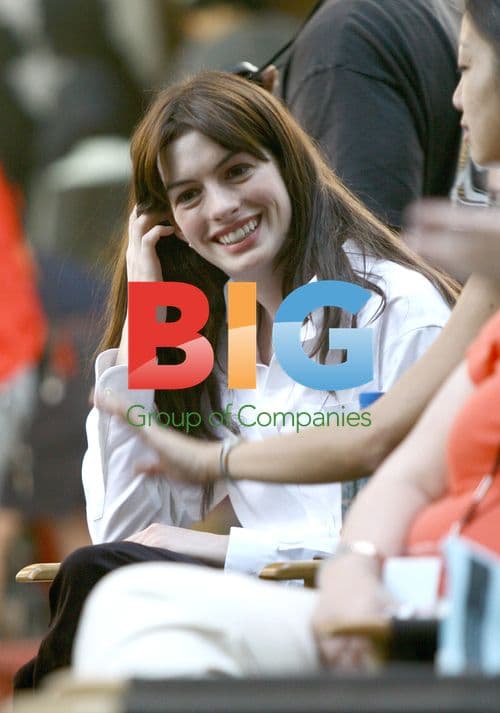 Meryl Streep and Ann Hathaway on "The Devil Wears Prada" set