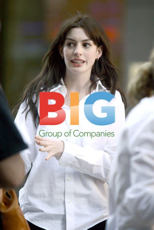 Meryl Streep and Ann Hathaway on "The Devil Wears Prada" Set