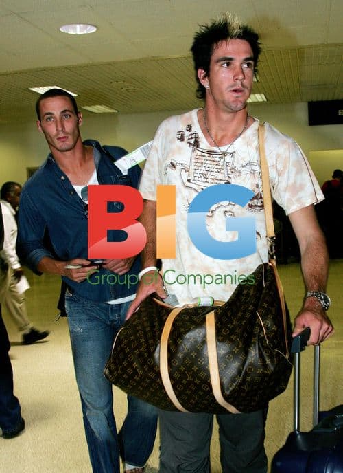 Tired English Cricket Stars Arrive at LAX