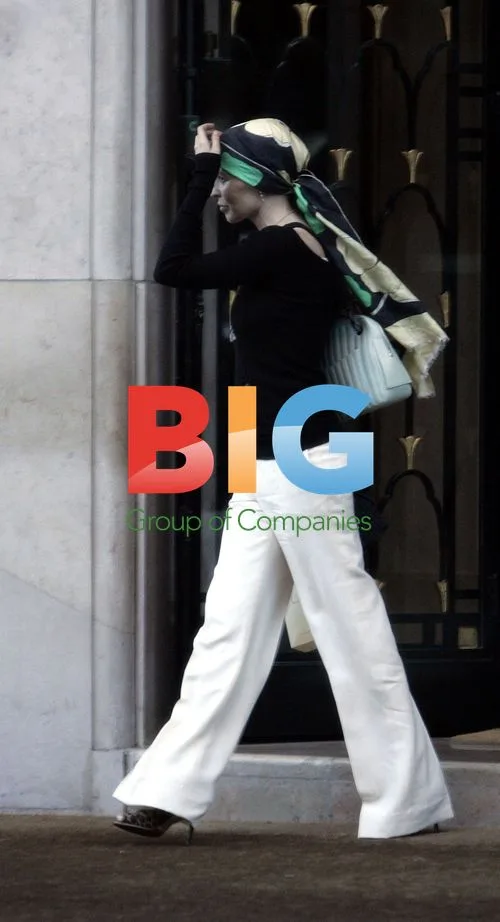 Kylie Minogue Leaving Paris Hotel