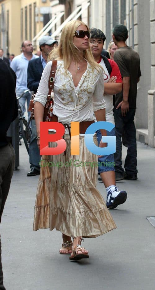 Italian Model Valeria Mazza Shopping in Milan