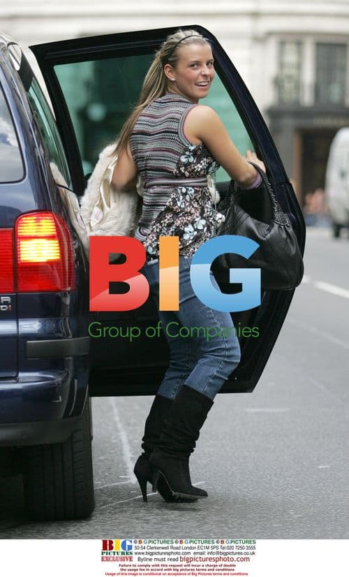 Coleen Mcloughlin Shopping in London