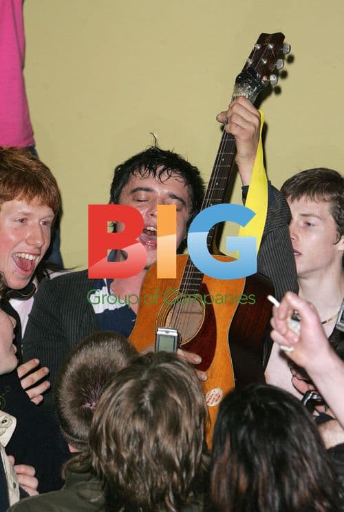 Rock Star Pete Doherty Leaves Gig in Aberdeen