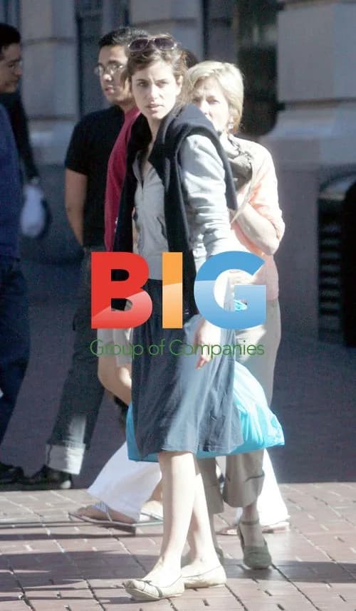 Amanda Peet Shopping with Mother