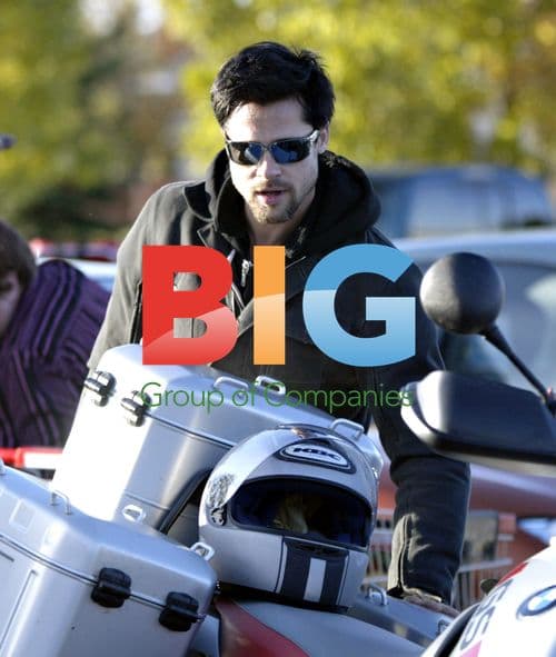 Brad Pitt and Angelina Jolie Ride Bikes to Grocery Store