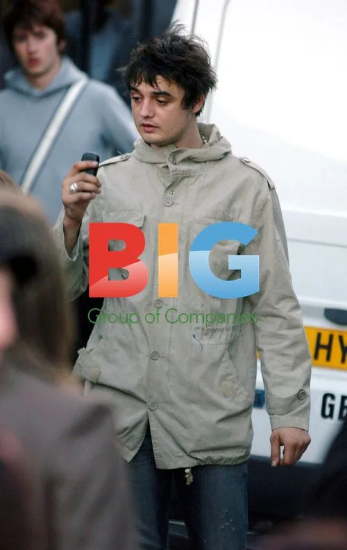 Pete Doherty Signing Autographs at Northumbria University