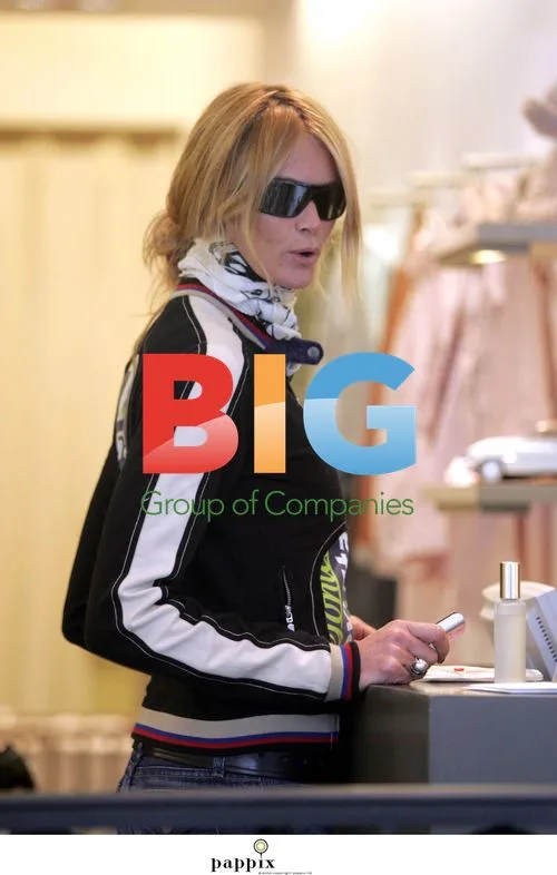 Elle Macpherson Shopping in London