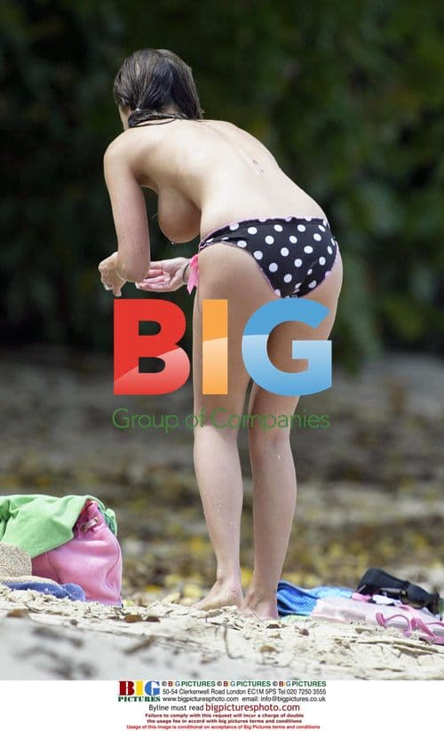 Glamour Girls Lucy and Malene splash in Caribbean