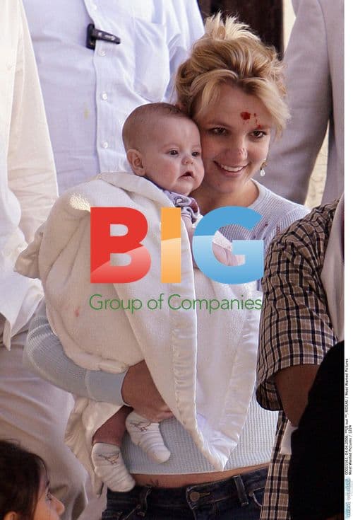 Britney Spears Visits Hindu Temple with Son