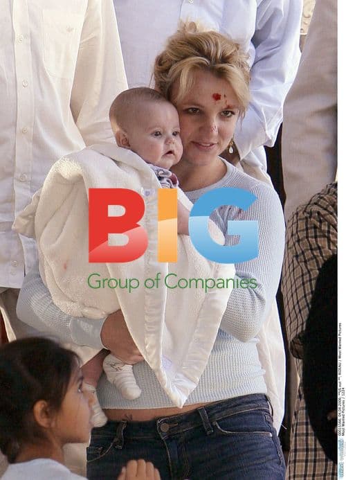 Britney Spears and Son Visit Hindu Temple