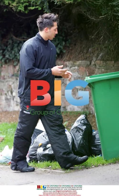 Charlotte Church and Gavin Henson Domestic Chores