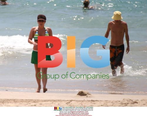 Lisa Marie Presley and husband vacation in Hawaii