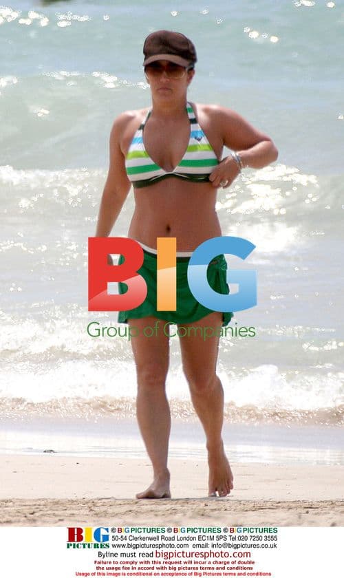 Lisa Marie Presley and husband on Hawaii vacation