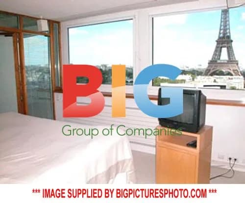 Pitt-Jolie Family Rents Paris Penthouse
