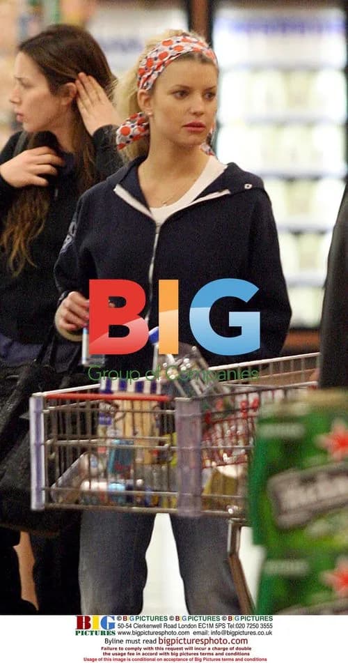 Jessica Simpson Grocery Shopping in Santa Fe