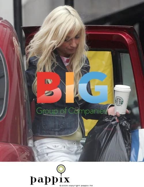 Chantelle Houghton shopping in London