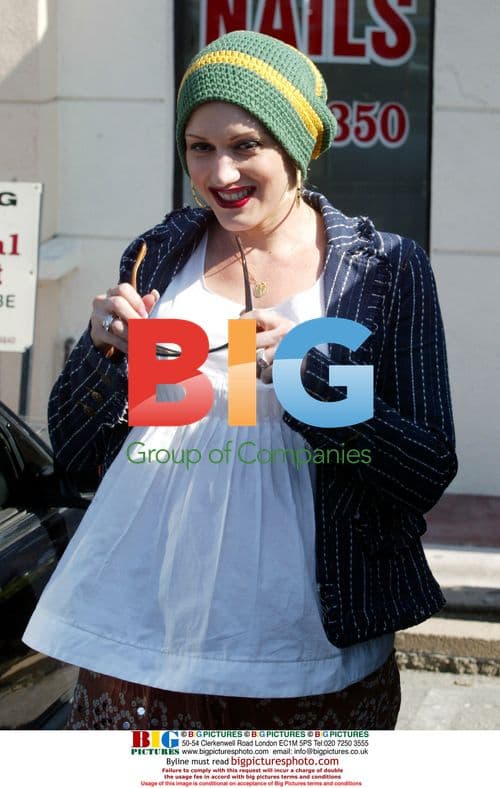 Gwen Stefani Pregnant Manicure