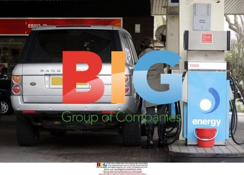 Kerry Katona Filling Up Range Rover