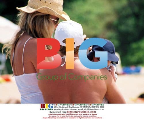 Rod Stewart and Penny Lancaster Enjoy Family Vacation in Hawaii