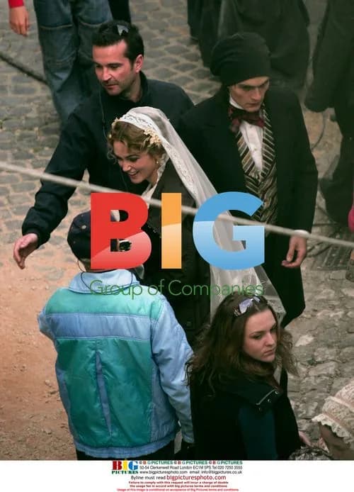 Keira Knightley on 'Silk' set with boyfriend