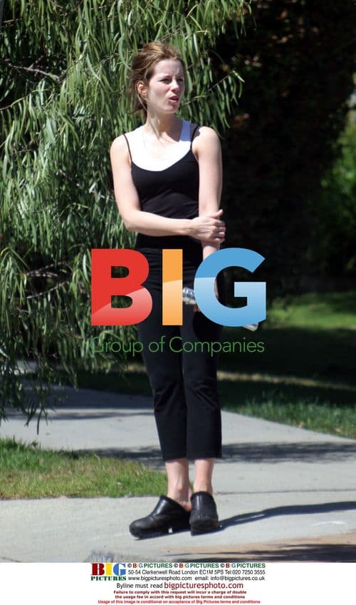 Kate Beckinsale Finds Missing Cat