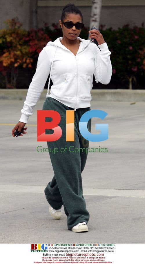 Newly thin Janet Jackson leaves Malibu acupuncture office