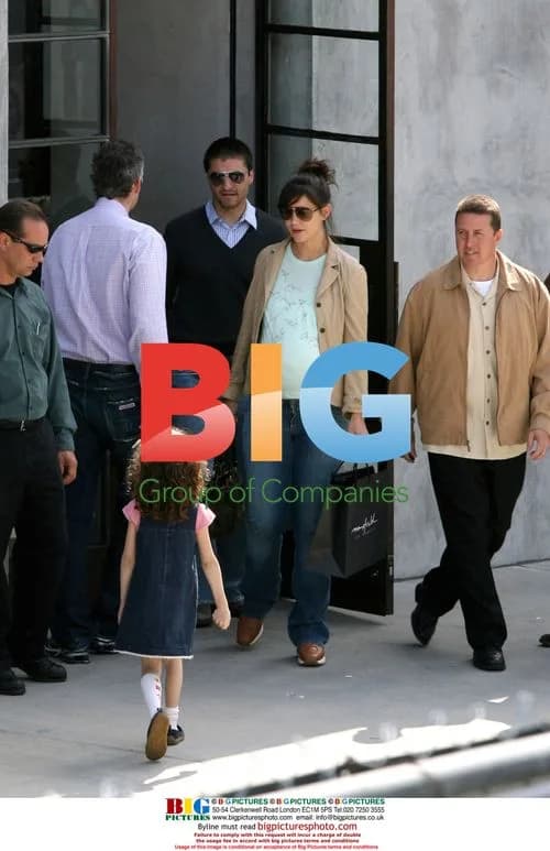 Katie Holmes Casual Shopping