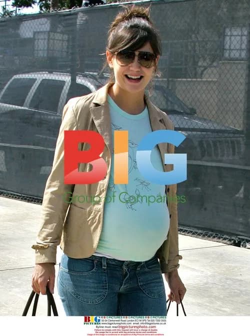 Pregnant Katie Holmes Shops in LA