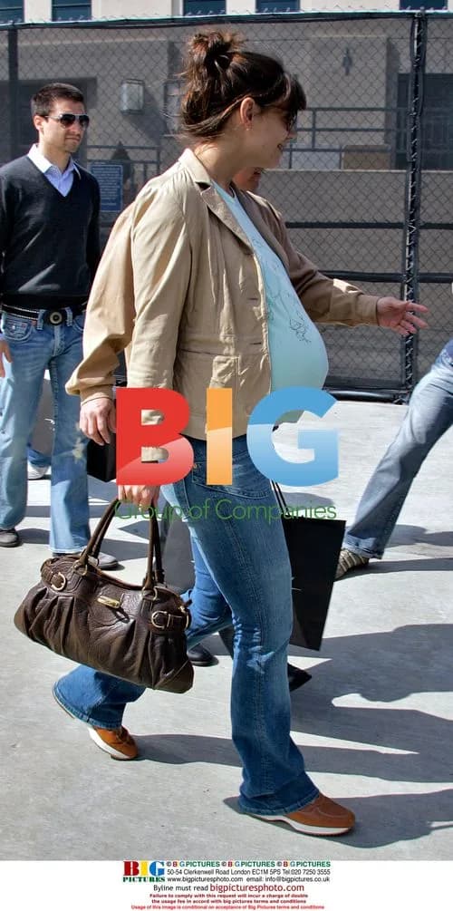 Pregnant Katie Holmes Shops