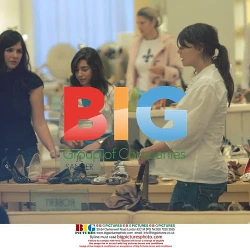 Katie Holmes Shopping Trip Before Baby