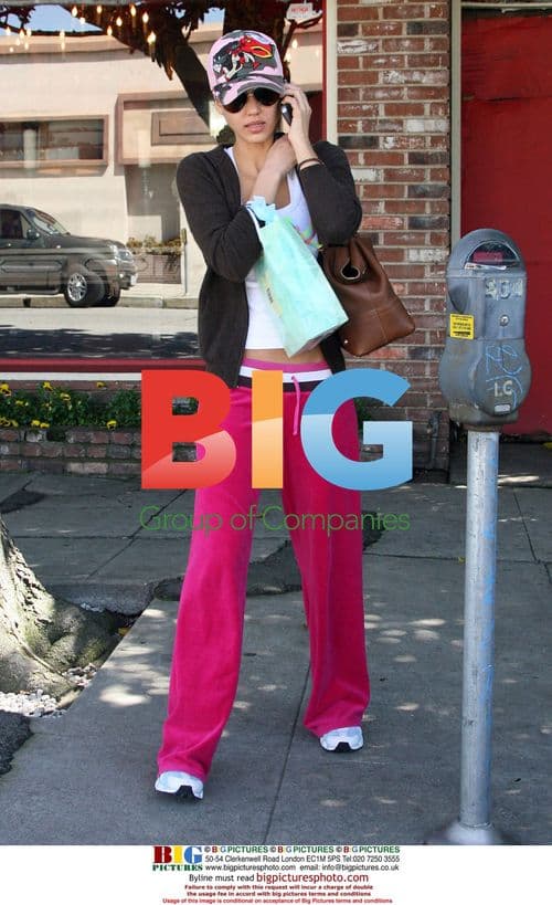 Jessica Alba Shopping in Pink