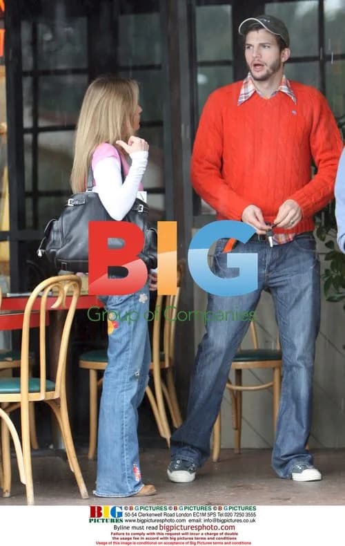 Ashton Kutcher Meets Female Friend for Breakfast